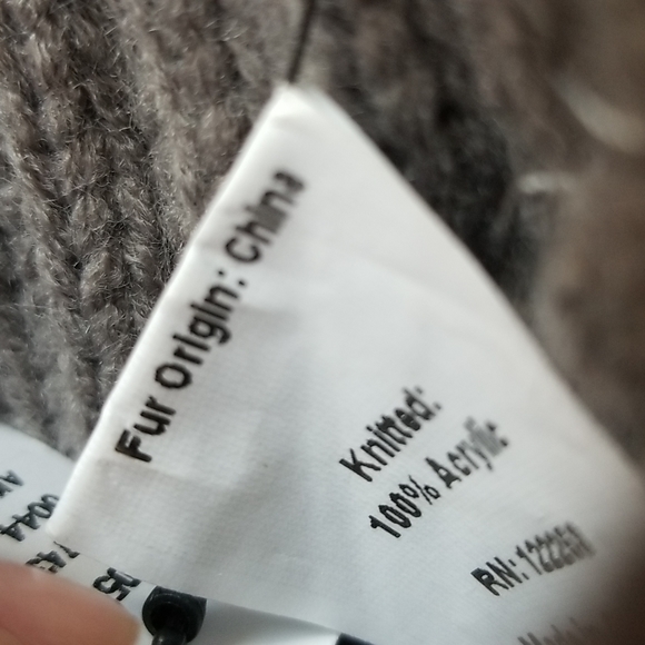 ANNABELLE Knit Chunky Cable Acrylic Real Fur Silver Fox Pom Pom Beanie Hat NWT - Picture 11 of 13